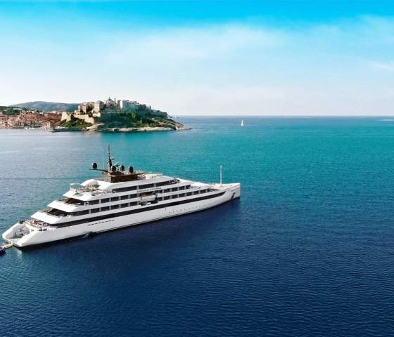 Emerald Luxury Yacht in Calvi