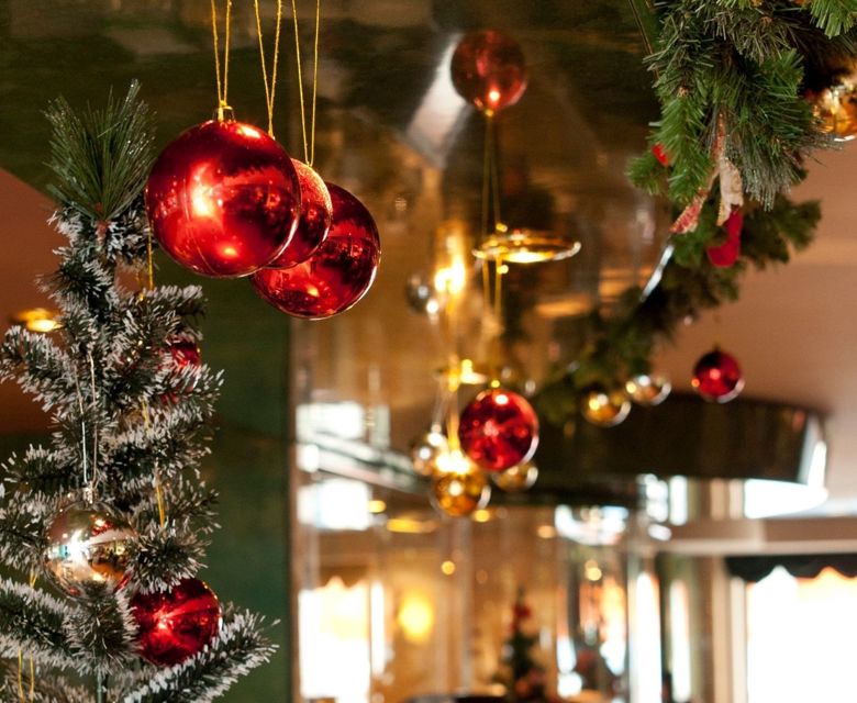 MSC Splendida Christmas decor bar counter bar