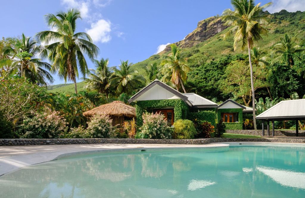 Deluxe Villas Overlooking Pool