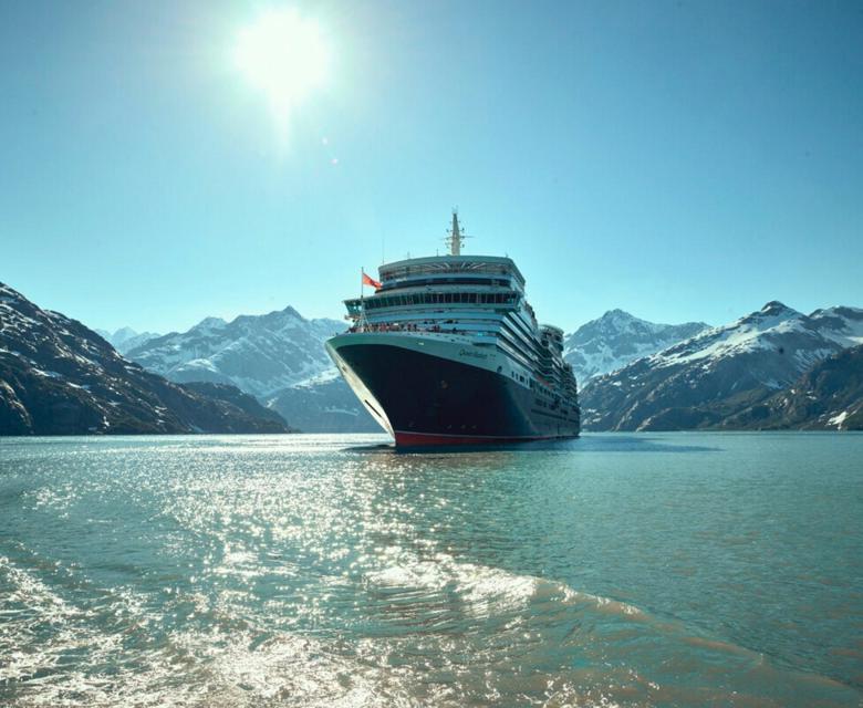 Queen Elizabeth cruising Hubbard Glacier