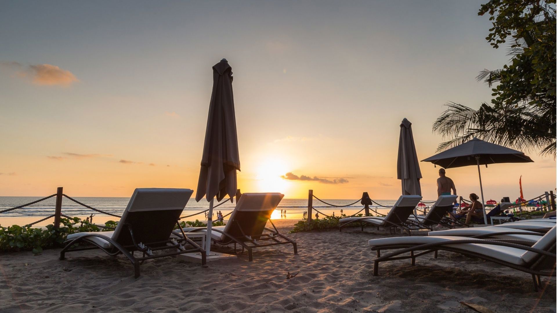 Double-Six Luxury Hotel Beach Spot