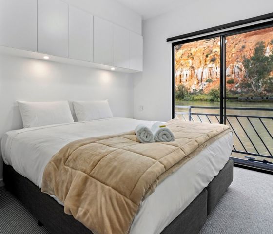 Houseboat Bedroom CR Murray River Trails