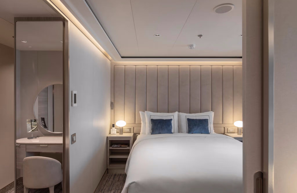 Moon Medallion Suite