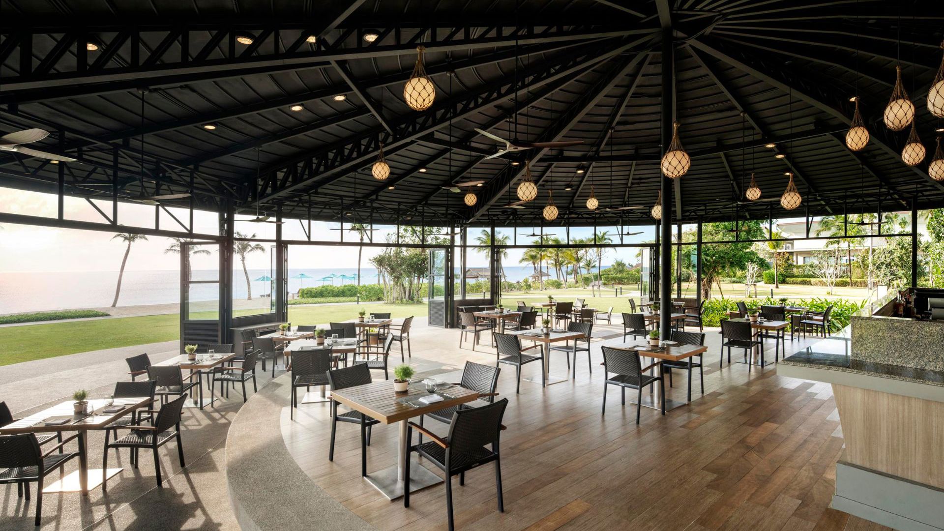 Le Meridien Khao Lak - Beach Grill