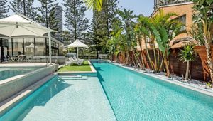 Ultra Broadbeach pool