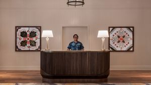 Moana Surfrider, A Westin Resort & Spa - Bell Desk Bellman