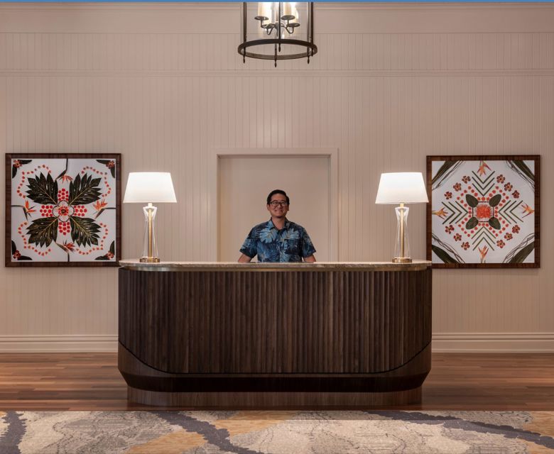 Moana Surfrider, A Westin Resort & Spa - Bell Desk Bellman