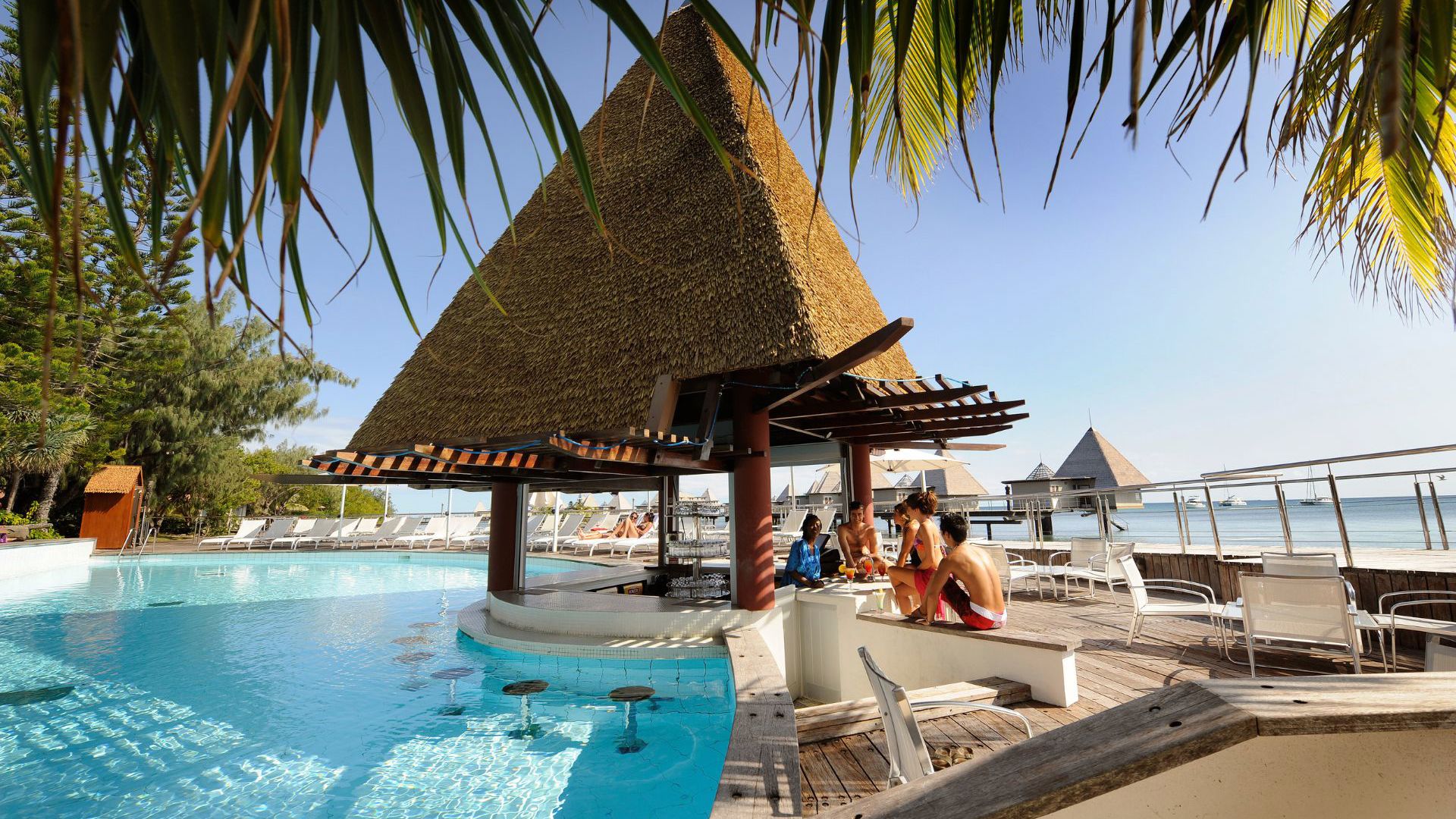 Doubletree By Hilton Noumea Ilot Maitre Pool Bar