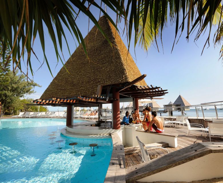 Doubletree By Hilton Noumea Ilot Maitre Pool Bar
