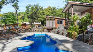 Taloa Heights - pool