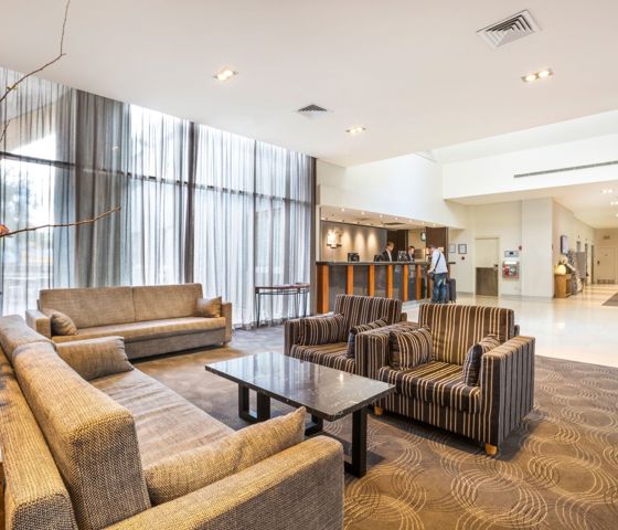 Holiday Inn Potts Point Lobby