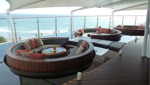Double-Six Luxury Hotel Sunset Bar