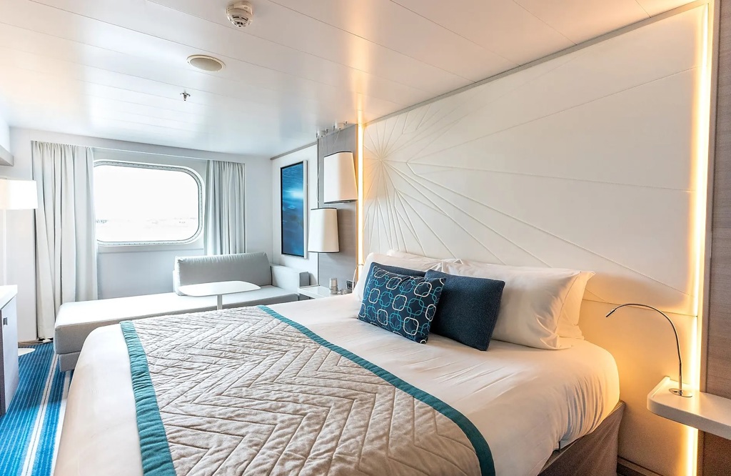 Le Lyrial Superior Oceanview Stateroom