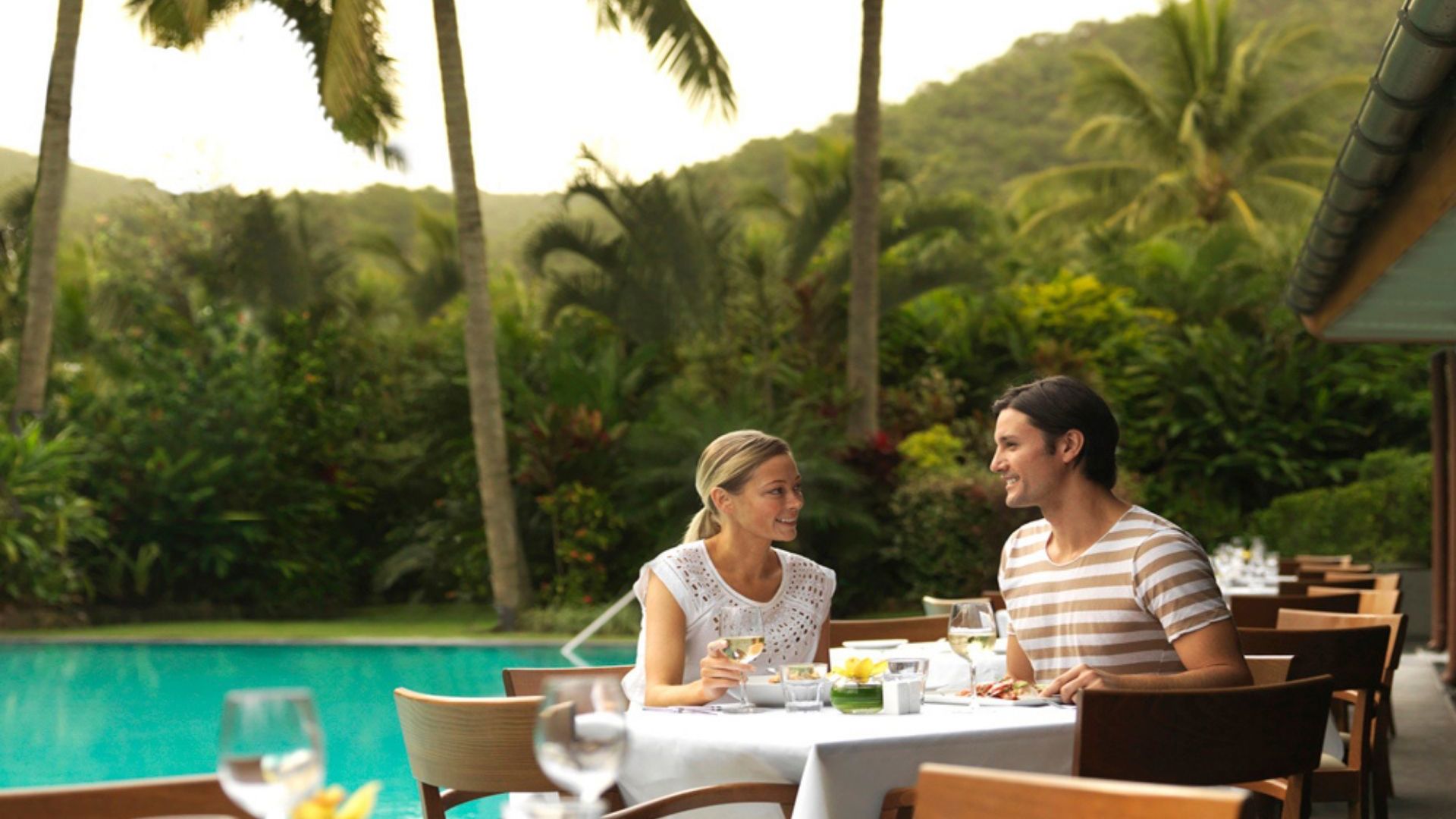 Reef View Hotel - dining