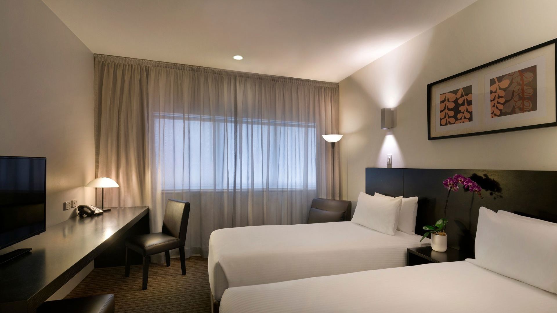 Causeway 353 Hotel Melbourne Deluxe King Room