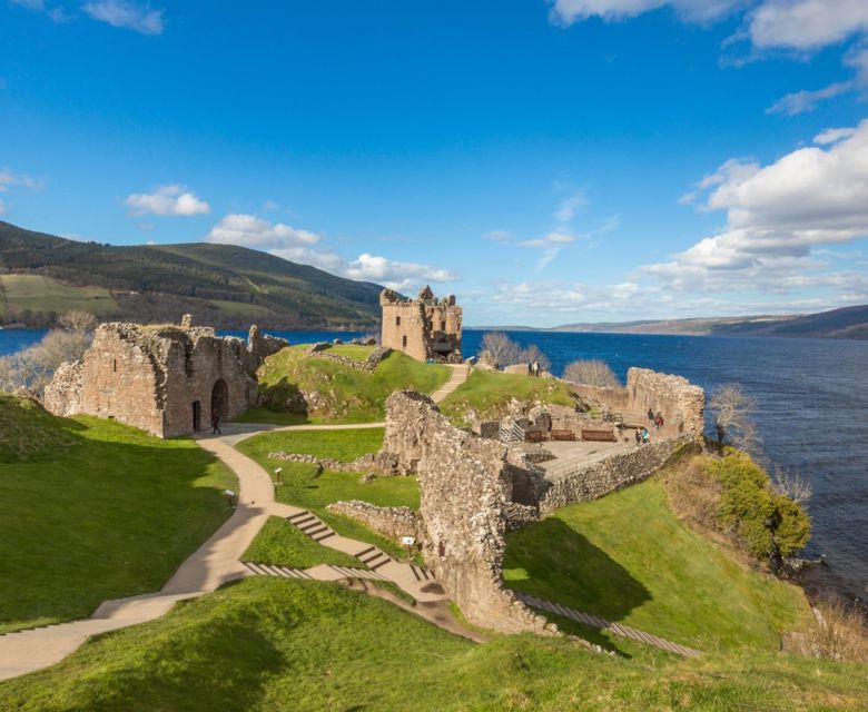 Urquhart Castle © VisitScotland & Kenny Lam