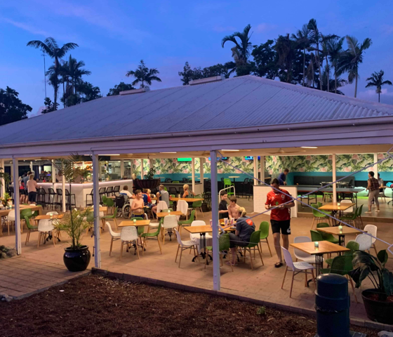 Thirsty Flamingo Restaurant(1)
