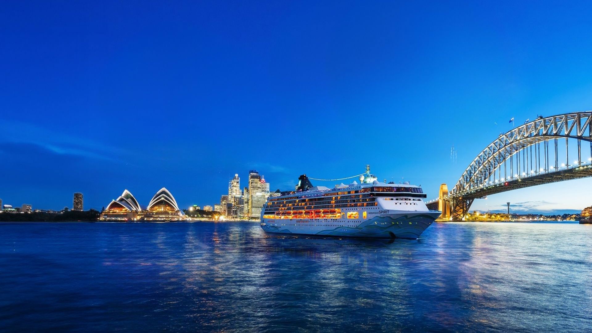 Norwegian Spirit in Sydney at night
