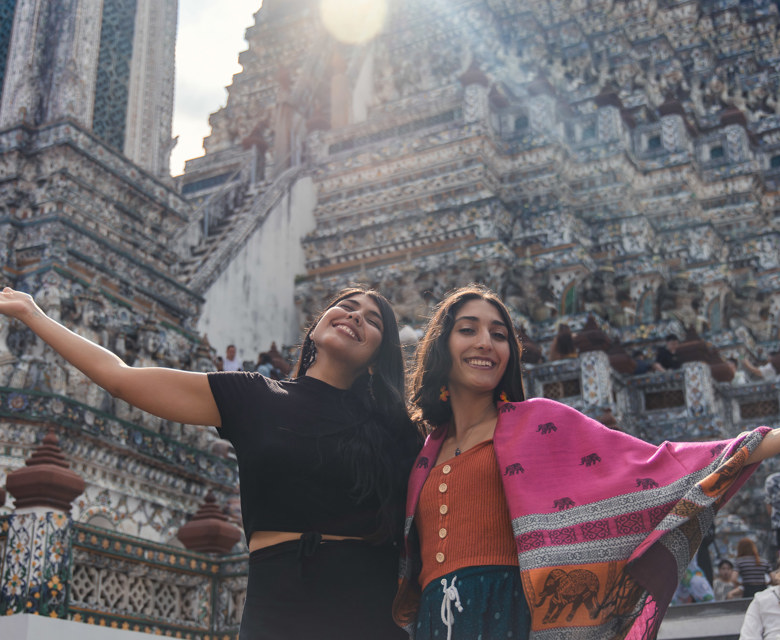 Bangkok Temple Of Dawn Lifestyle