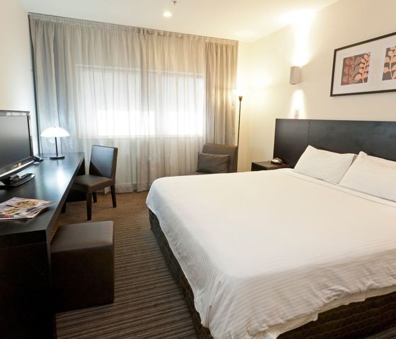 Causeway 353 Hotel Melbourne Deluxe King Room