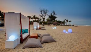 Pullman Danang Beach Resort - Azure Beach Lounge