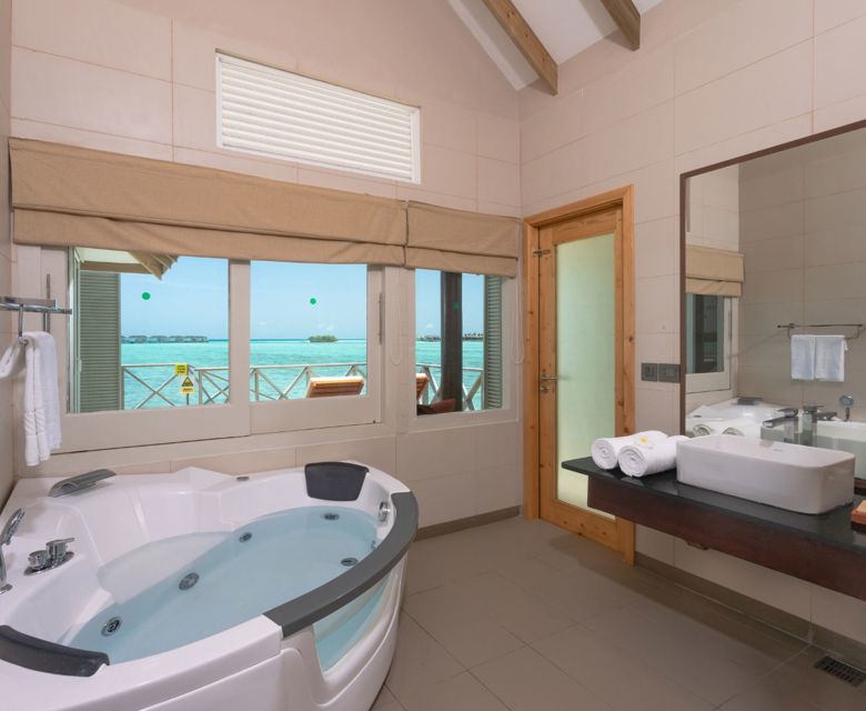 Cinnamon Dhonveli Water Bungalow Bathroom