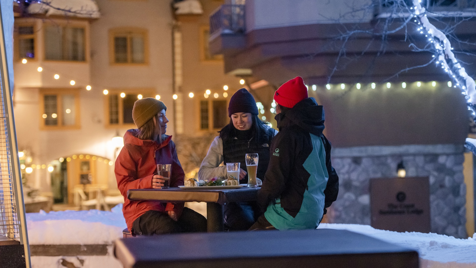 Sun Peaks Apres - Image Credit Destination BC Cristina Gareau