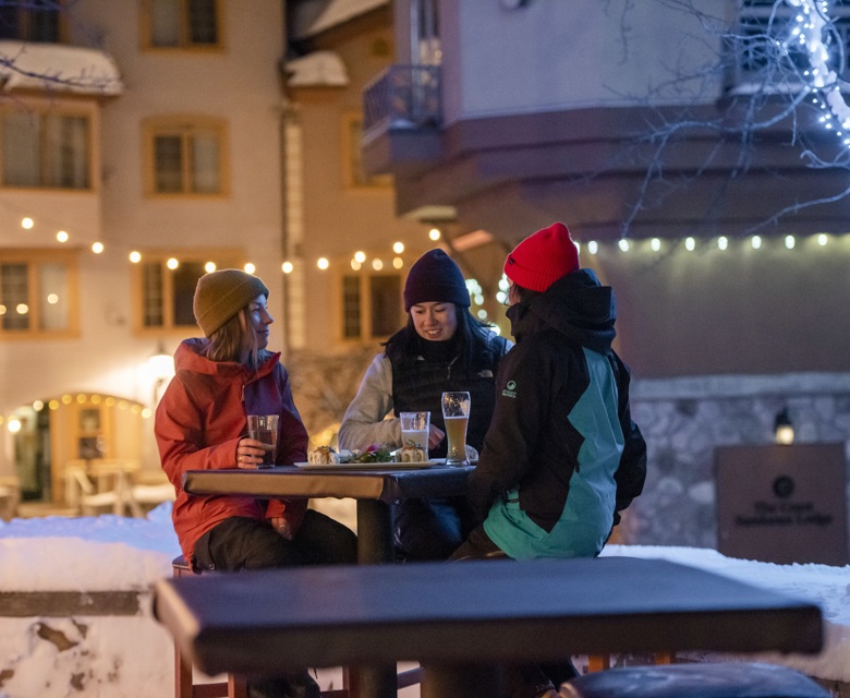 Sun Peaks Apres - Image Credit Destination BC Cristina Gareau