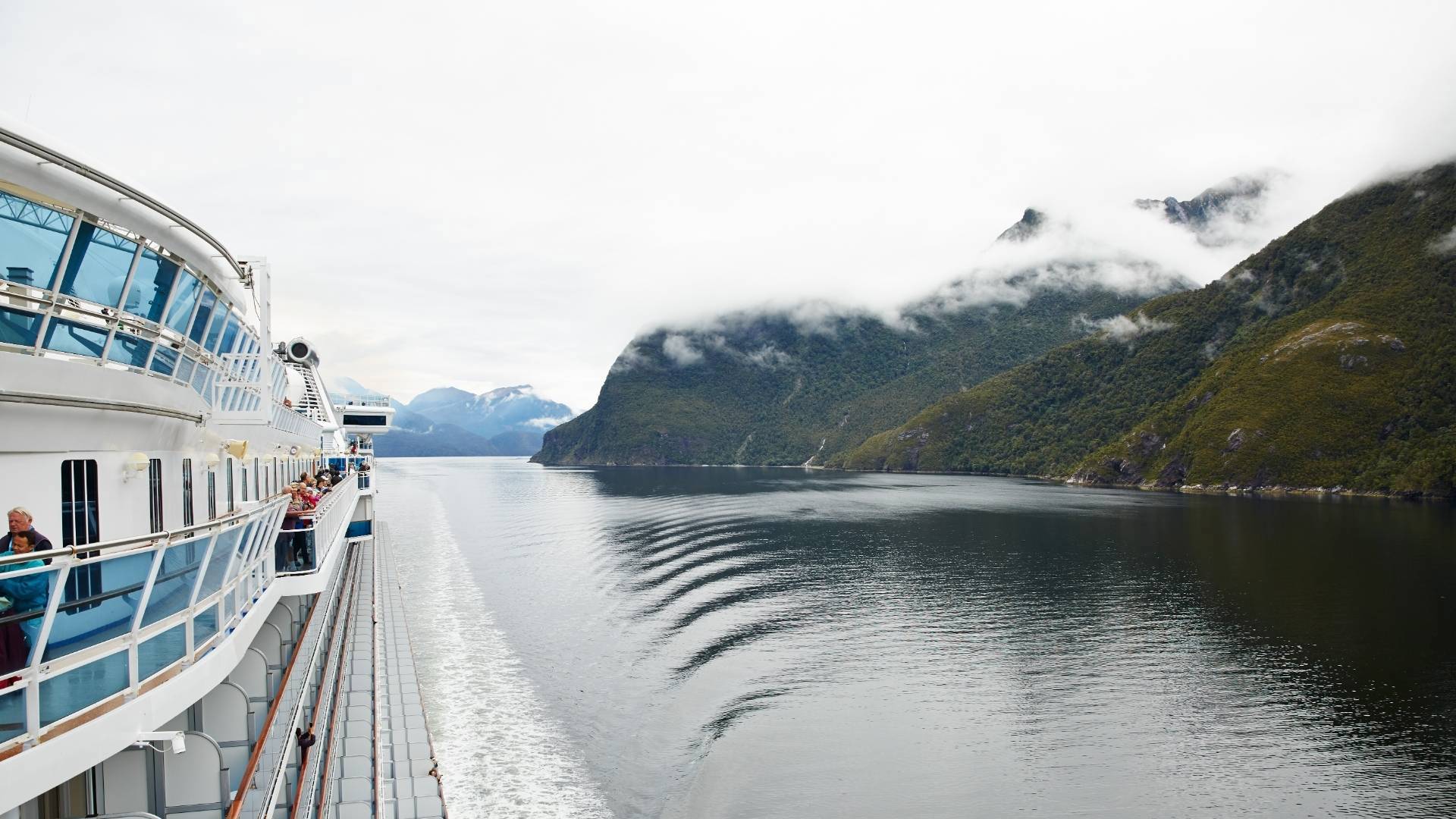 Cruising Fiordland National Park