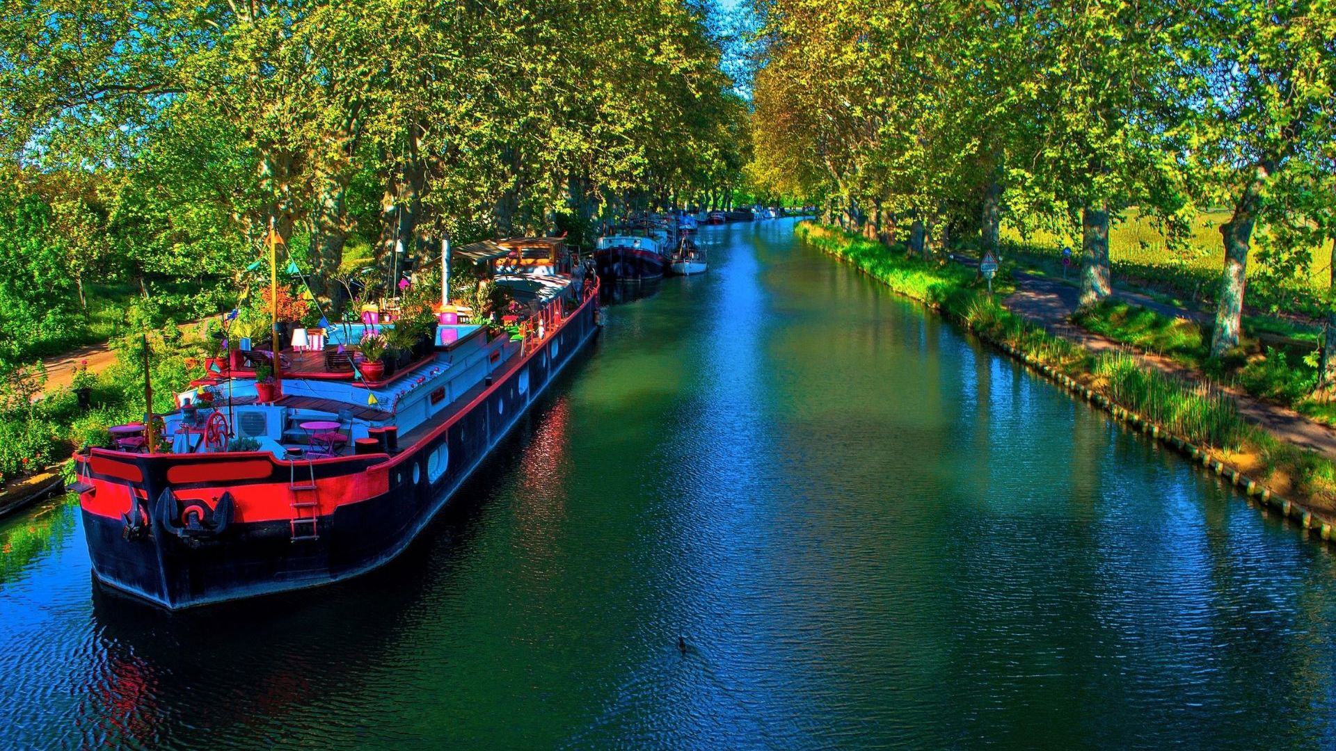 You can rent a houseboat on the Canal du Midi.